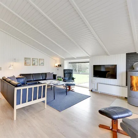 펜션 Darina - 1-5km From The Sea By Interhome